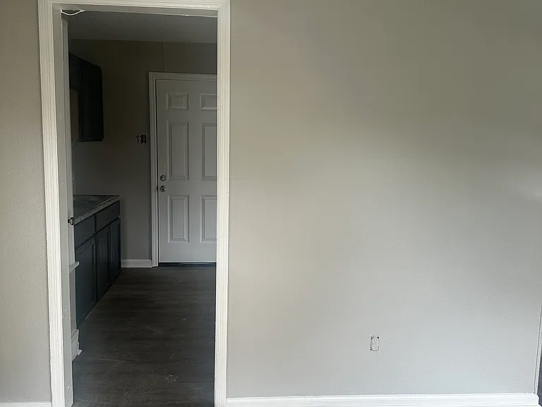 4214 Glenbrook St — Photo 3