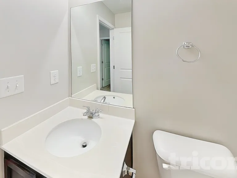 216 Stillwood Dr — Photo 13