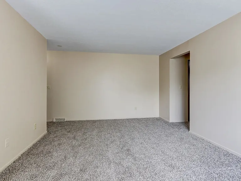 Ellacott Parkway Apartments — Photo 46