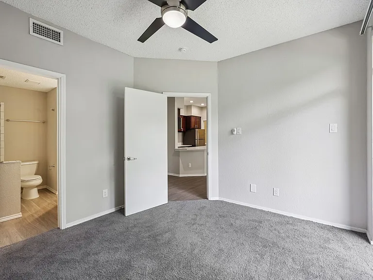Oaks White Rock — Photo 10