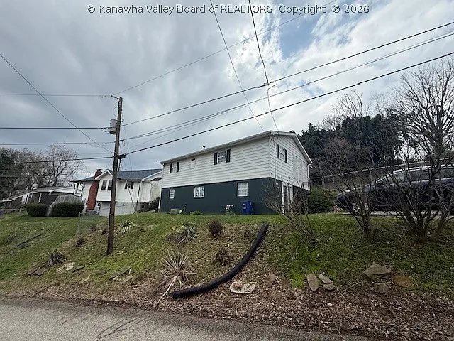 701 Cora St photo 1