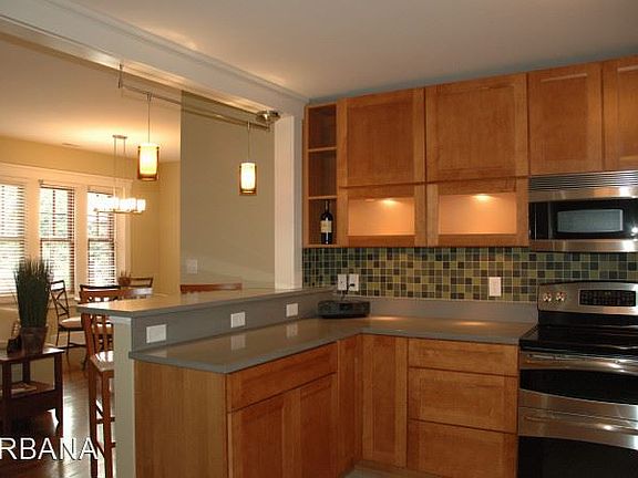 5th image of 105 E Oak St #3635037