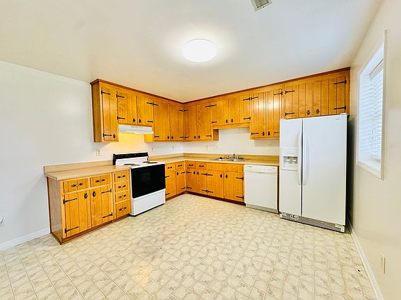 3rd image of 218 Church St