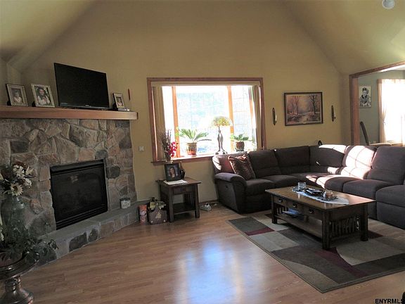 3rd image of 15 Mountainview Dr
