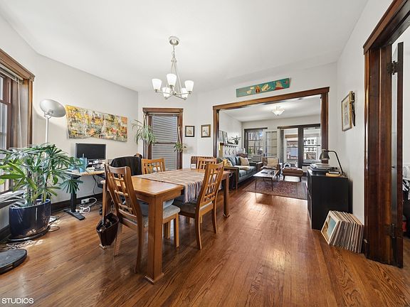 5th image of 3051 N Avers Ave