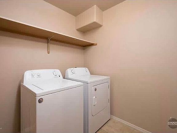 3rd image of 4040 Lakehurst Cir