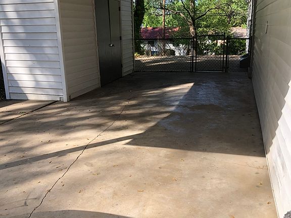 2nd image of 809 Mary Jo Ln