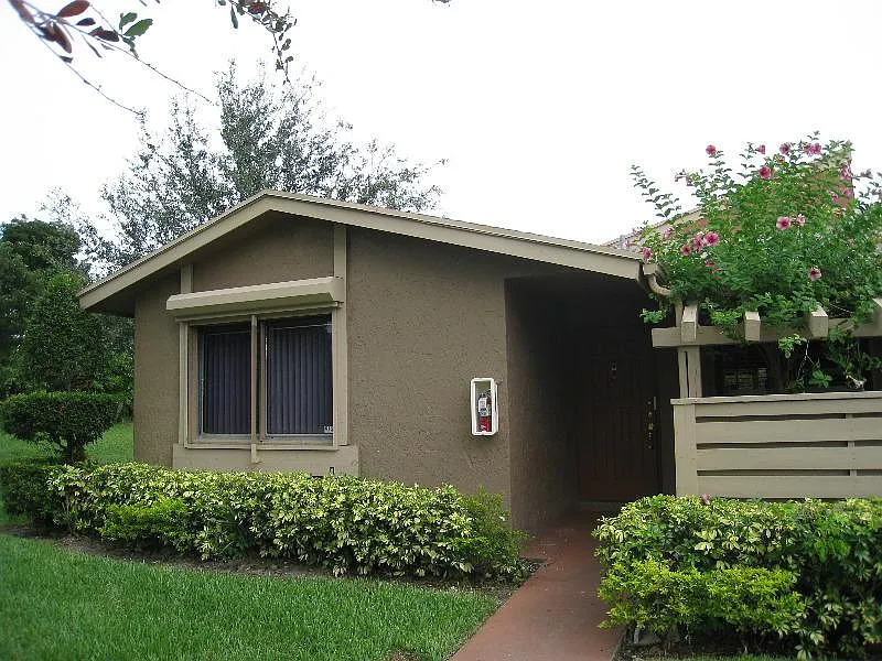 447 Lakeview Dr #1