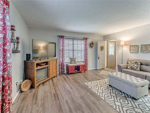 5th image of 2608 Elwood Dr