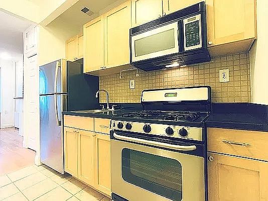 4th image of 411 W 50th St APT 4C
