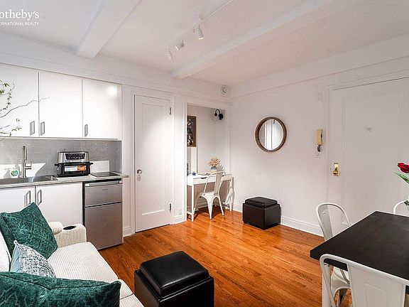 3rd image of 321 E 43rd St APT 507