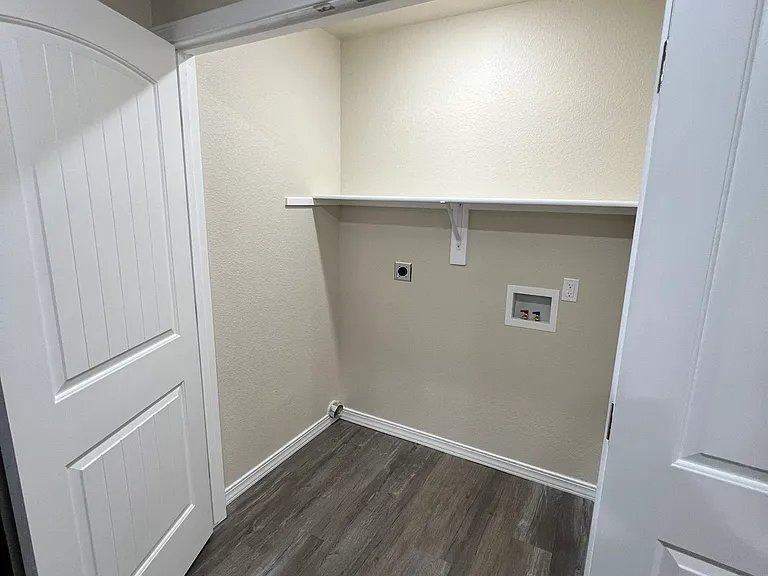 115 S Adams St — Photo 5