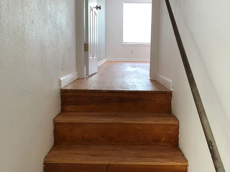 704 W 9th Ave — Photo 7