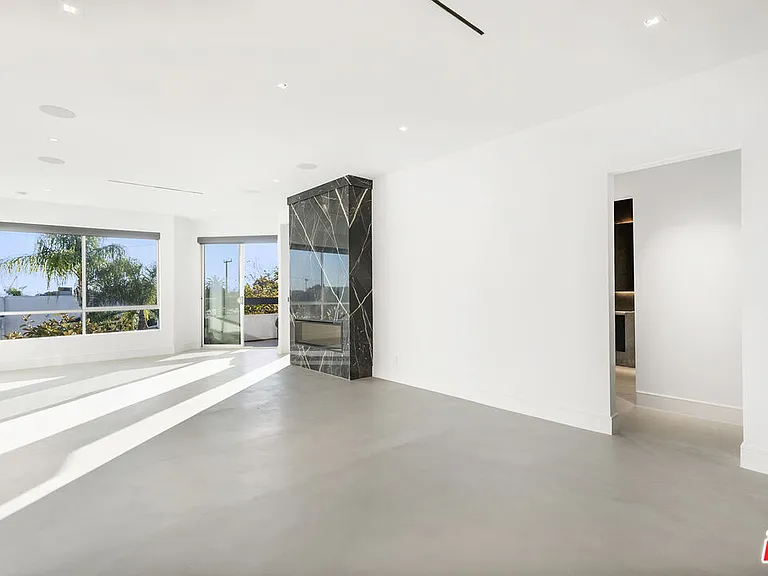 8960 Cynthia St #116 — Photo 1