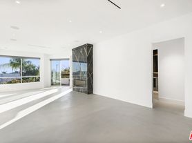 8960 Cynthia St, West Hollywood, CA