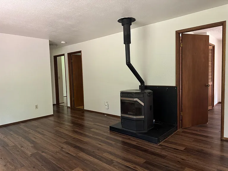 4005 NE Kedros Dr — Photo 10