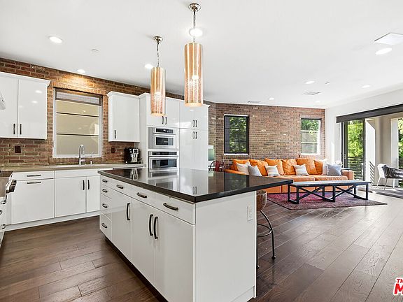 2nd image of 5821 N Lantern Ct