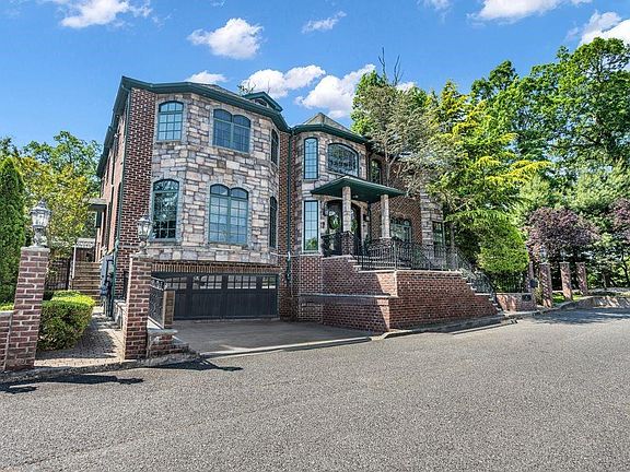 2nd image of 18 Ivan Ct