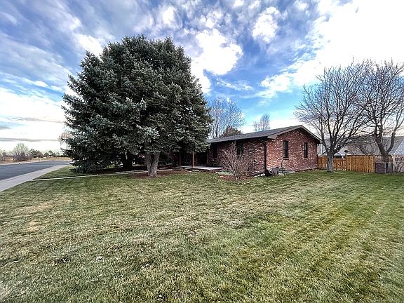 4th image of 1122 Primrose Dr