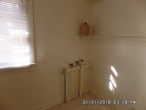5th image of 712 Walker Dr