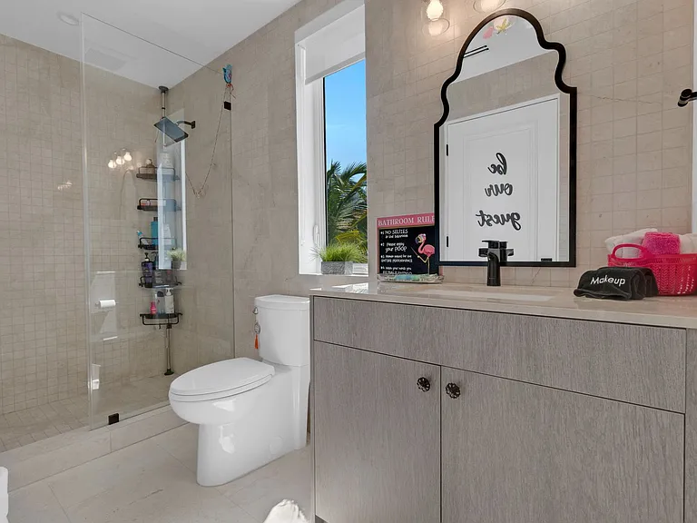 317 E Seaview Cir — Photo 38
