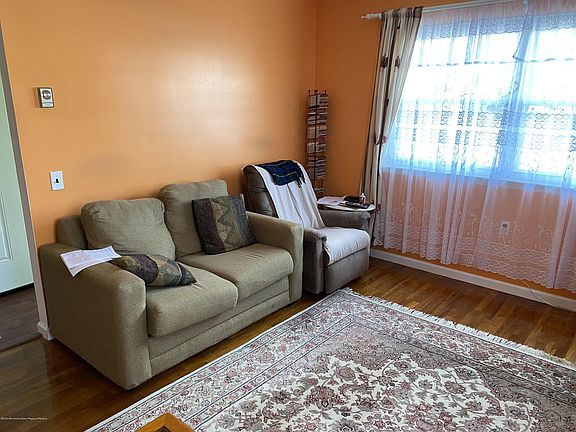 5th image of 527 Lilac Ln #D