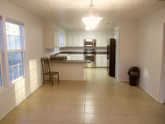 4th image of 286 Pecan Grove Ln