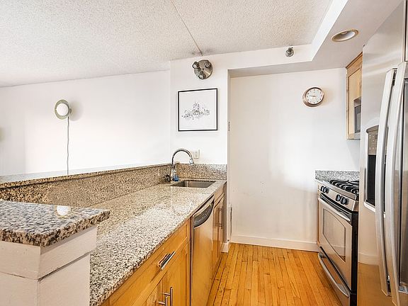 2nd image of 53 Boerum Pl APT 5B