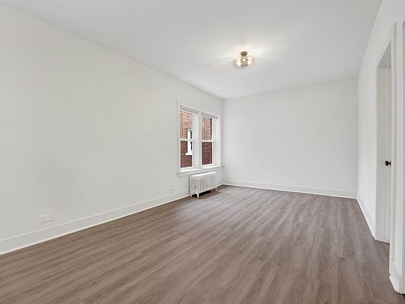 4th image of 6403 N Wayne Ave APT 2D