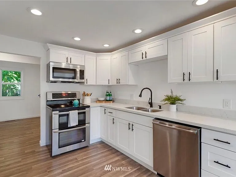 1014 SW 126th St — Photo 4