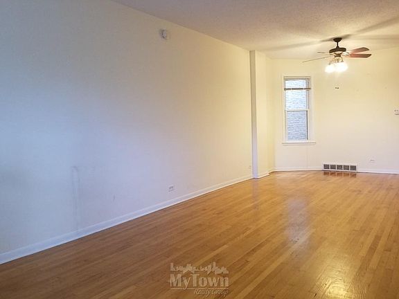 3rd image of 4530 N Lincoln Ave