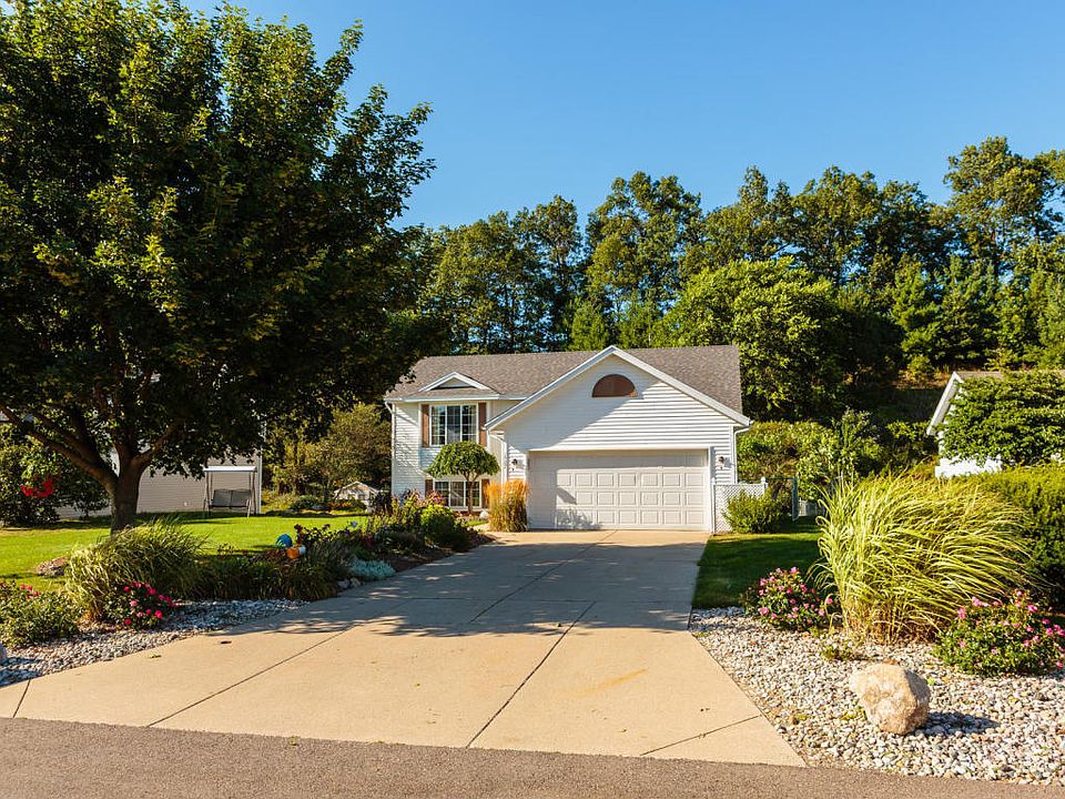 1st image of 1927 Sandrel Dr NE