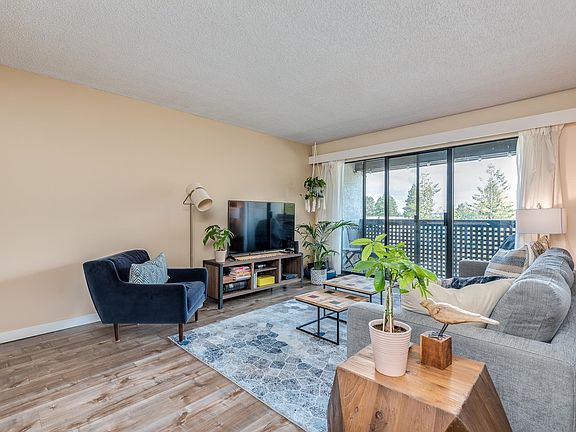 4th image of 340 Ginger Dr #409