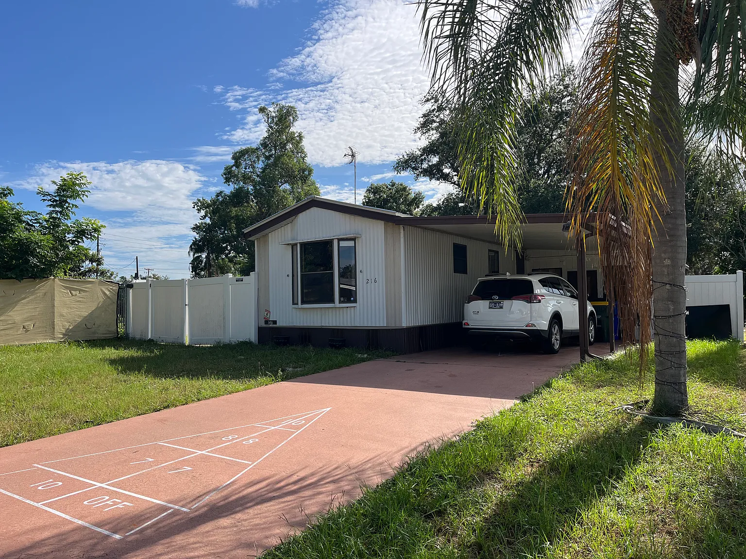 3 bed, 1024 sqft, $1,350 — Photo 2