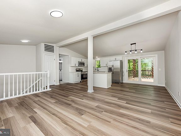3rd image of 12509 Bareford Ct