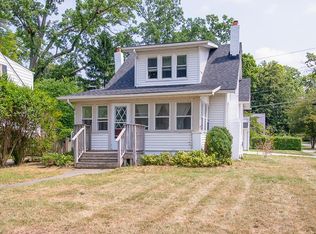 489 Canterbury Rd, Bay Village, OH 44140