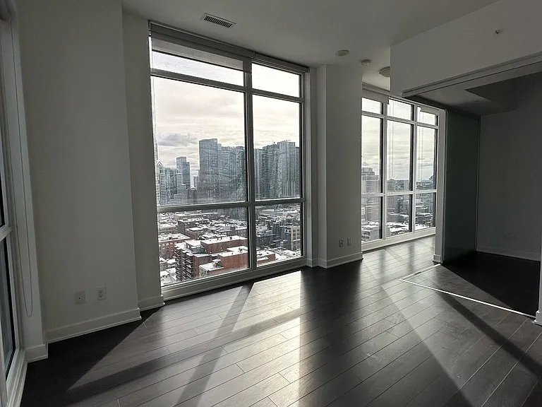 210 Simcoe St #2402 — Photo 11