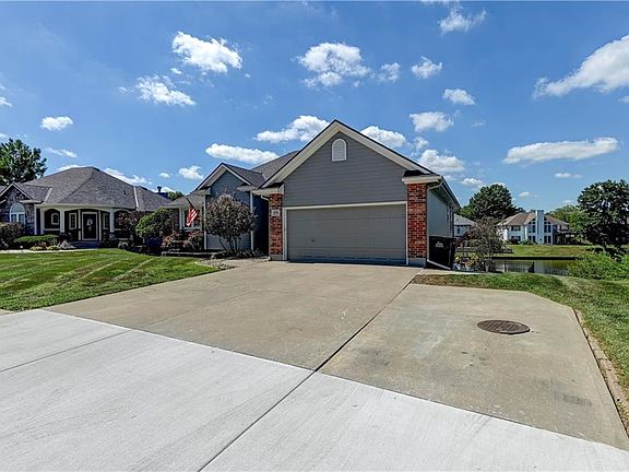 4th image of 632 SW Lakeview Dr