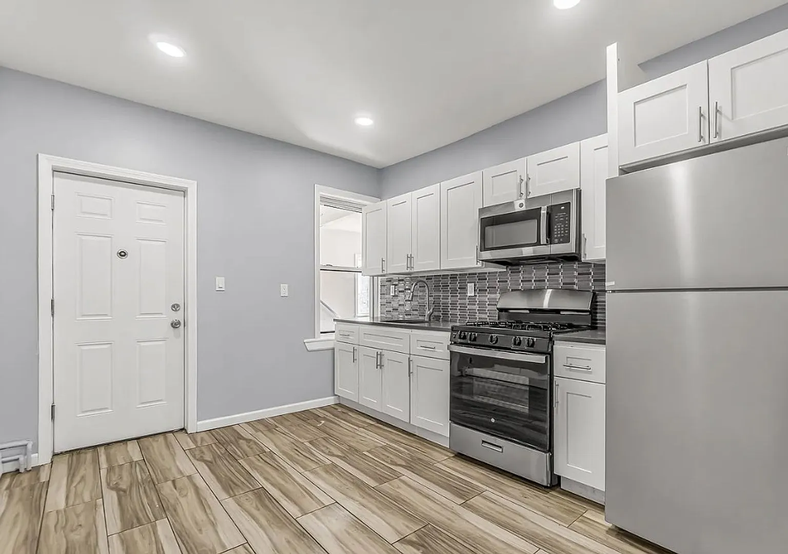 1220 Pembroke St — Photo 1