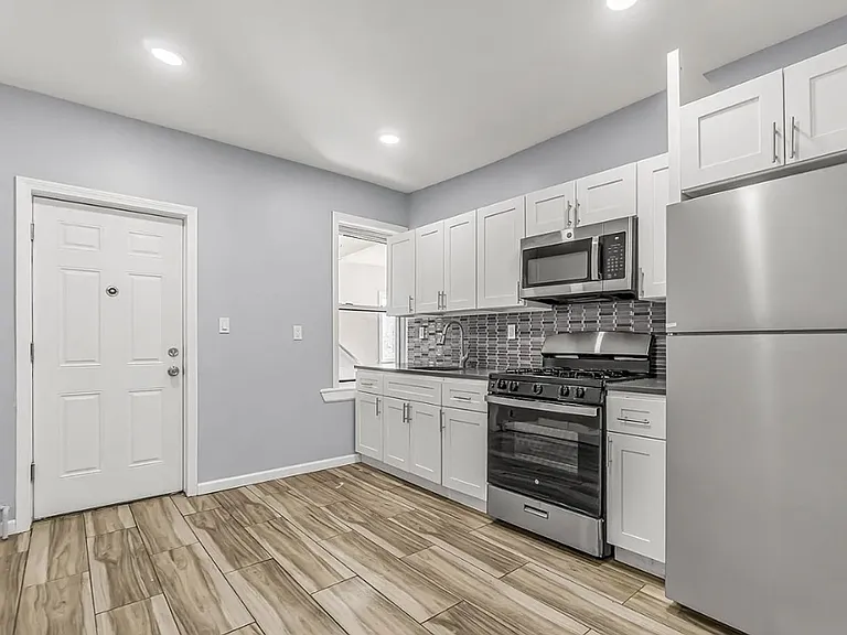 1220 Pembroke St — Photo 1