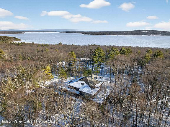 3rd image of 174 Bristol Hill Road