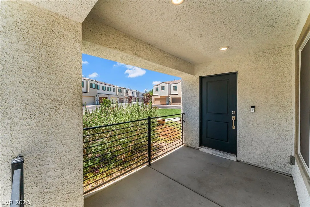 3 bed, 2.5 bath, 1473 sqft, $1,800 — Photo 3
