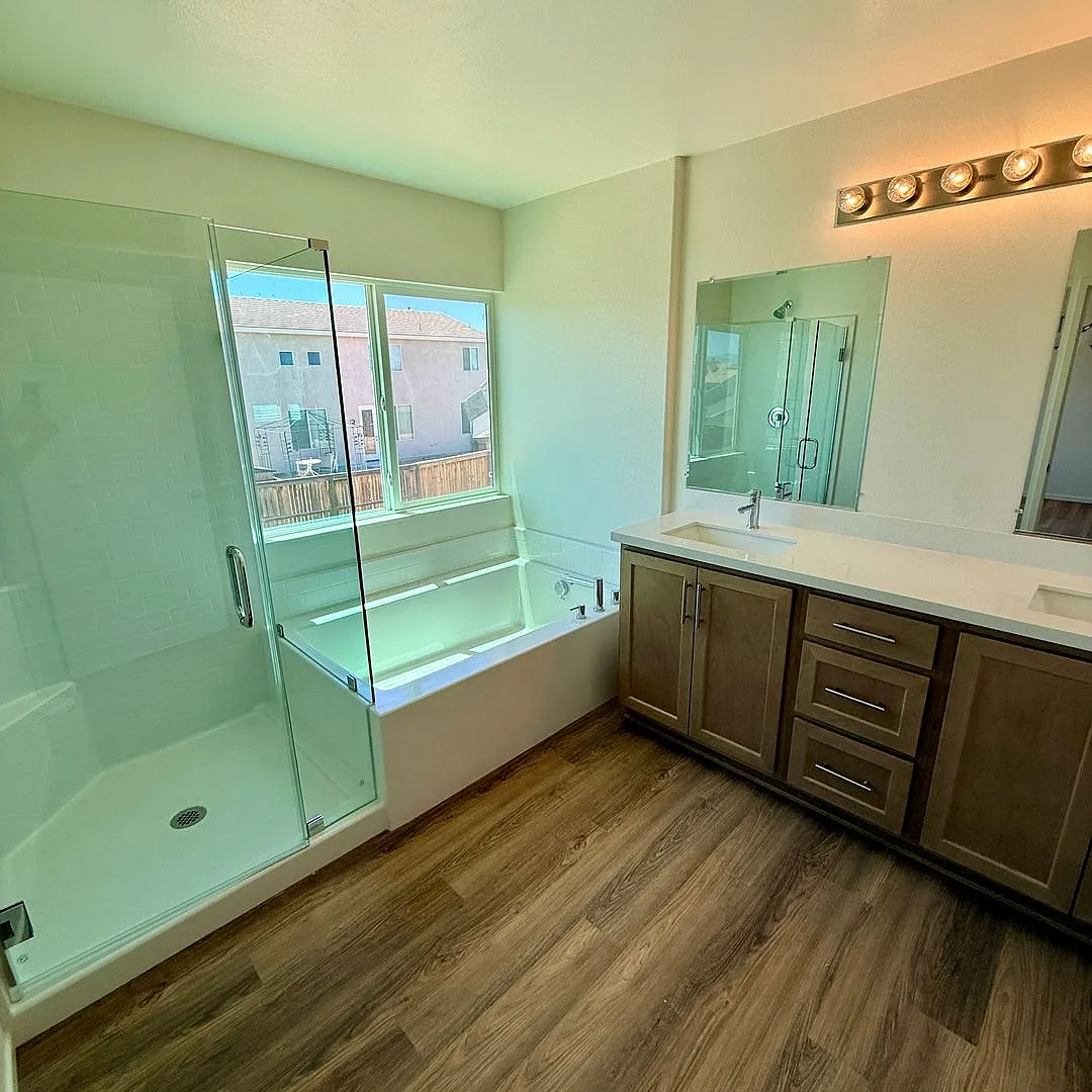New New New Adelanto Home / 1/2 Off First Month's Rent — Photo 4