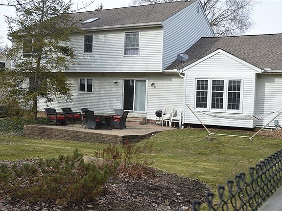 3rd image of 33140 Seneca Dr