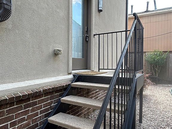 2nd image of 2609 Riverside Dr Unit C