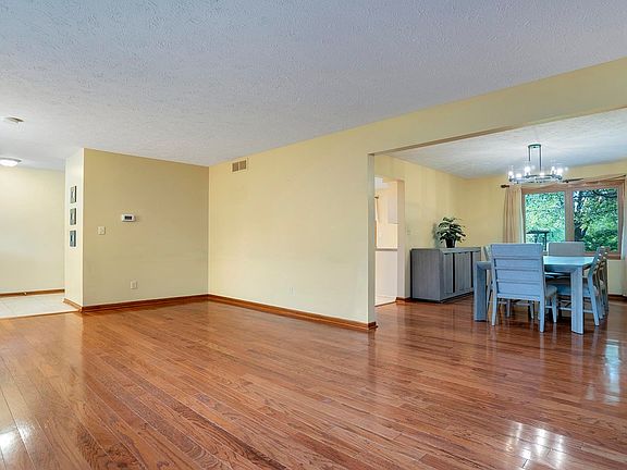 4th image of 8036 Slater Dr