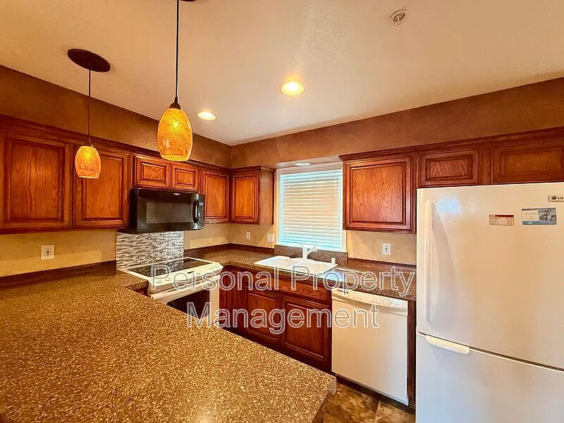 3 bed, 2.5 bath, 1486 sqft, $2,295 — Photo 4