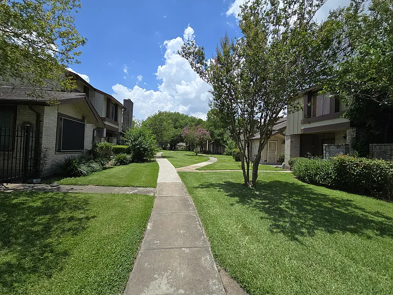 8534 Dairy View Ln — Photo 12