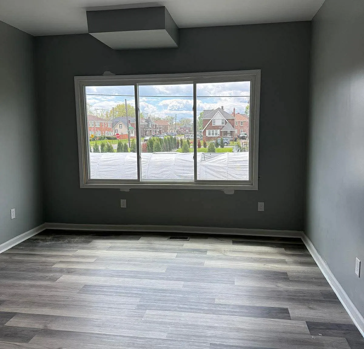 3 bed, 1250 sqft, $1,320 — Photo 2