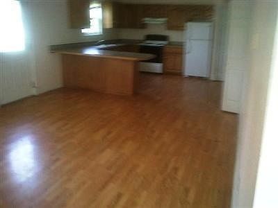 2nd image of 606-608 N Poplar St